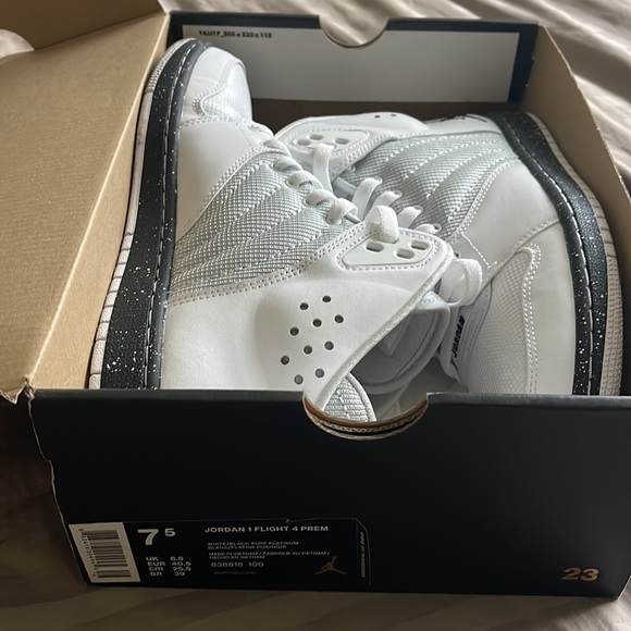 AirJordans size 7.5 in men or 9 in women very good condition - Picture 5 of 6